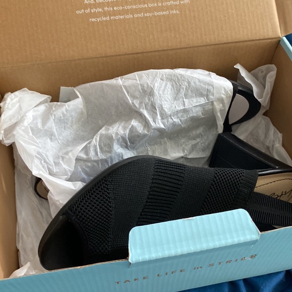 NIB Black high heeled sandals - Picture 6 of 9